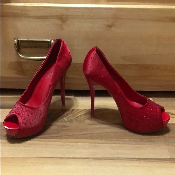 Cherry red Jolie Collection peep toe pumps - Picture 2 of 4